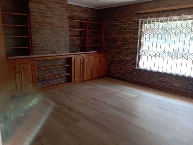 To Let 4 Bedroom Property for Rent in Oatlands Eastern Cape